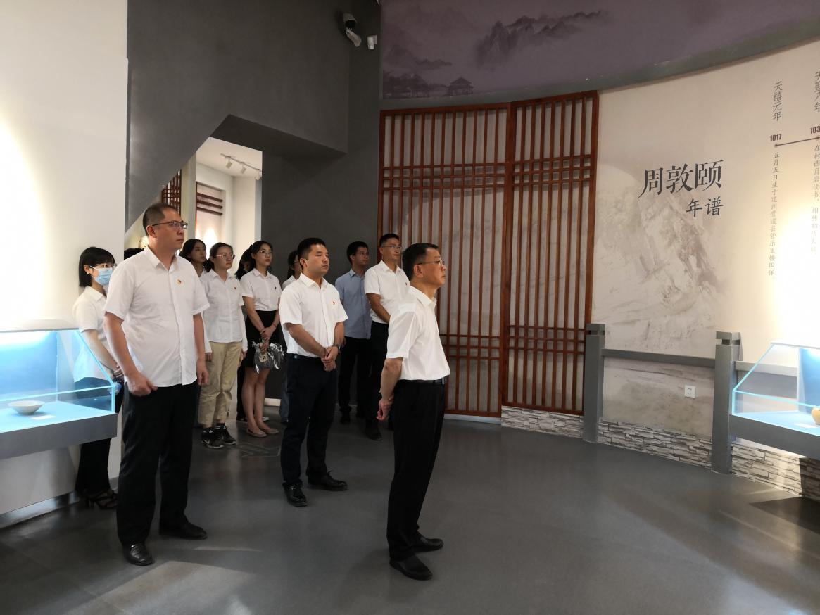 市国控集团党委书记、董事长余峰参加集团机关党支部主题党日活动